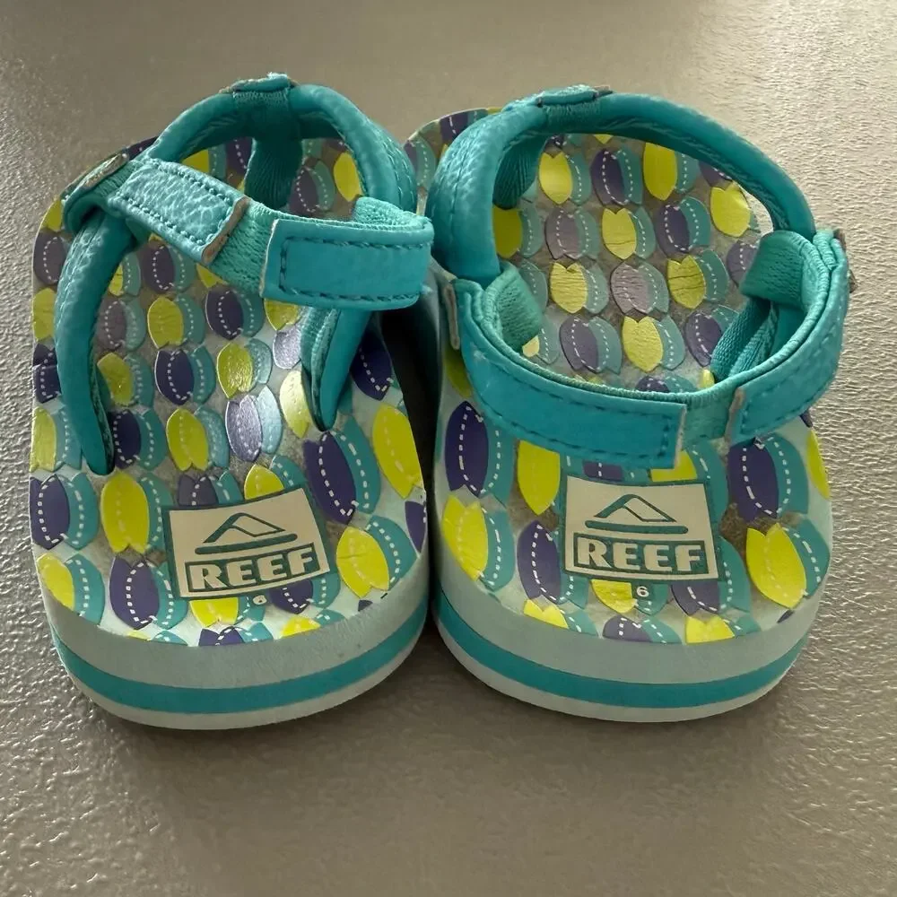 Reef Little Ahi Kids Flip Flops Size 6 Teal Fish Pattern Sandals EUC